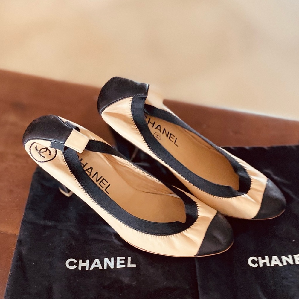 Chanel Interlocking CC Logo Leather Block Heel Pumps 35